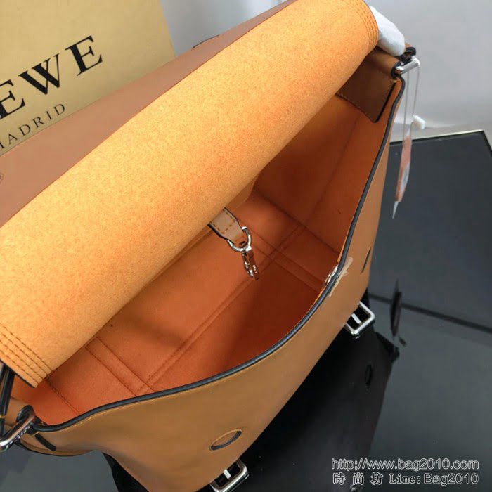 LOEWE羅意威 專櫃同步 Military Messenger 經典百搭信使包 男女同款 0168  jdl1140